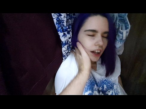❤️ Nire ahizpa armairuan aurkitu eta lagundu zion esperma ❤️❌ Porno gugan ❤