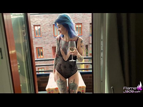 ❤️ Neska Ikaragarria trago batez zurrupatzen eta zeru zabalean sutsuki izorratzen ❤️❌ Porno gugan ❤
