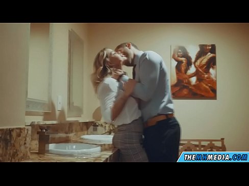 ❤️ Ilehoria busti batek komun publiko batean seduzitzen zaituenean ❤️❌ Porno gugan ❤